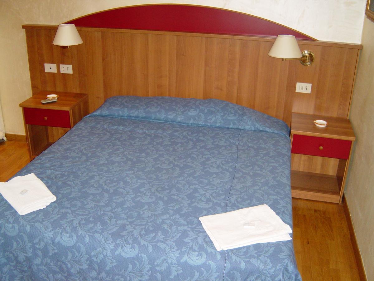 Hotel Mari 1 Roma Habitación foto